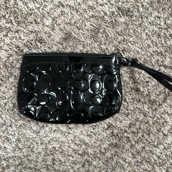 Patent leather Coach wristlet - Picture 3 of 4